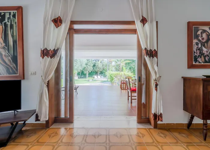 Villa Giglio With Garden And Mini Pool By Rentbeat