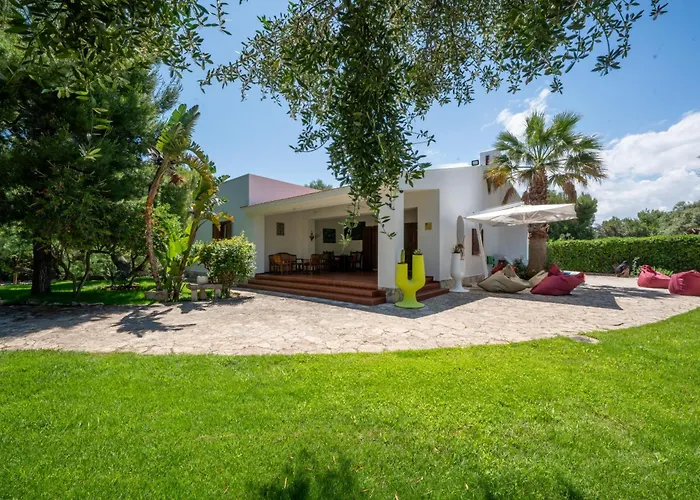Villa Giglio With Garden And Mini Pool By Rentbeat