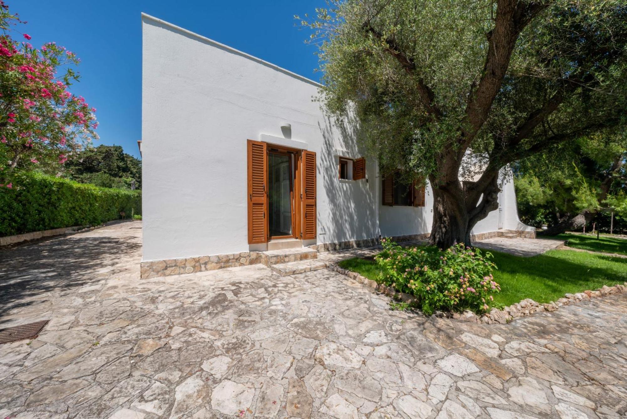 Apartment Giglio With Garden And Mini Pool By Rentbeat *