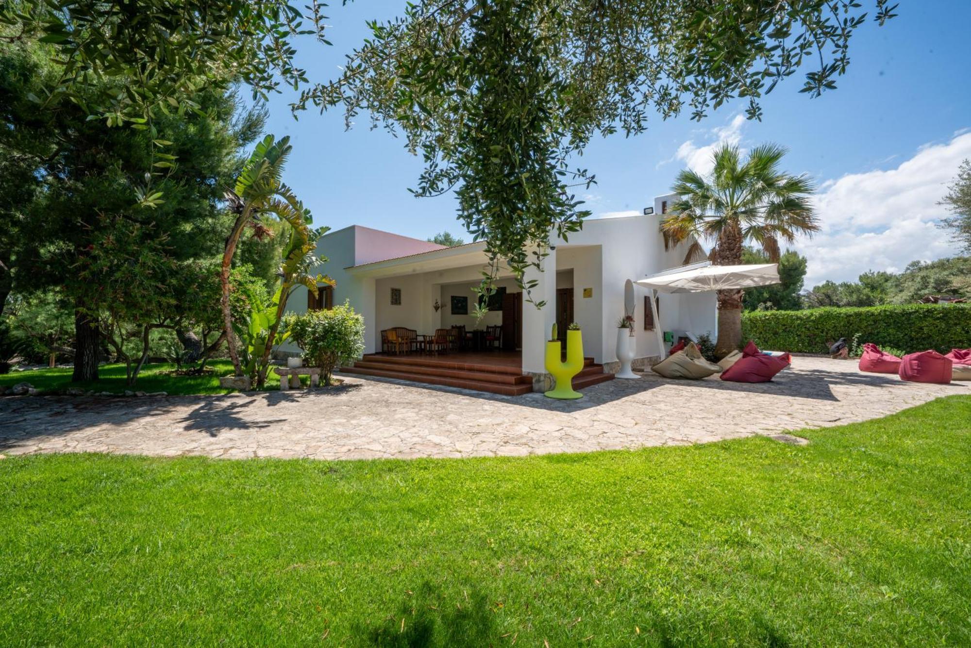 Giglio With Garden And Mini Pool By Rentbeat Apartment